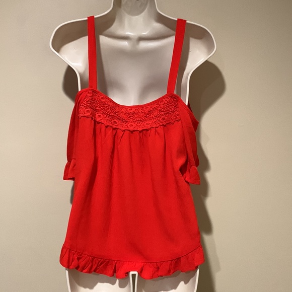 Eyeshadow cold shoulder top - Picture 7 of 9